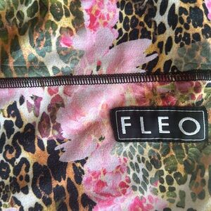Fleo shorts leopard size Medium